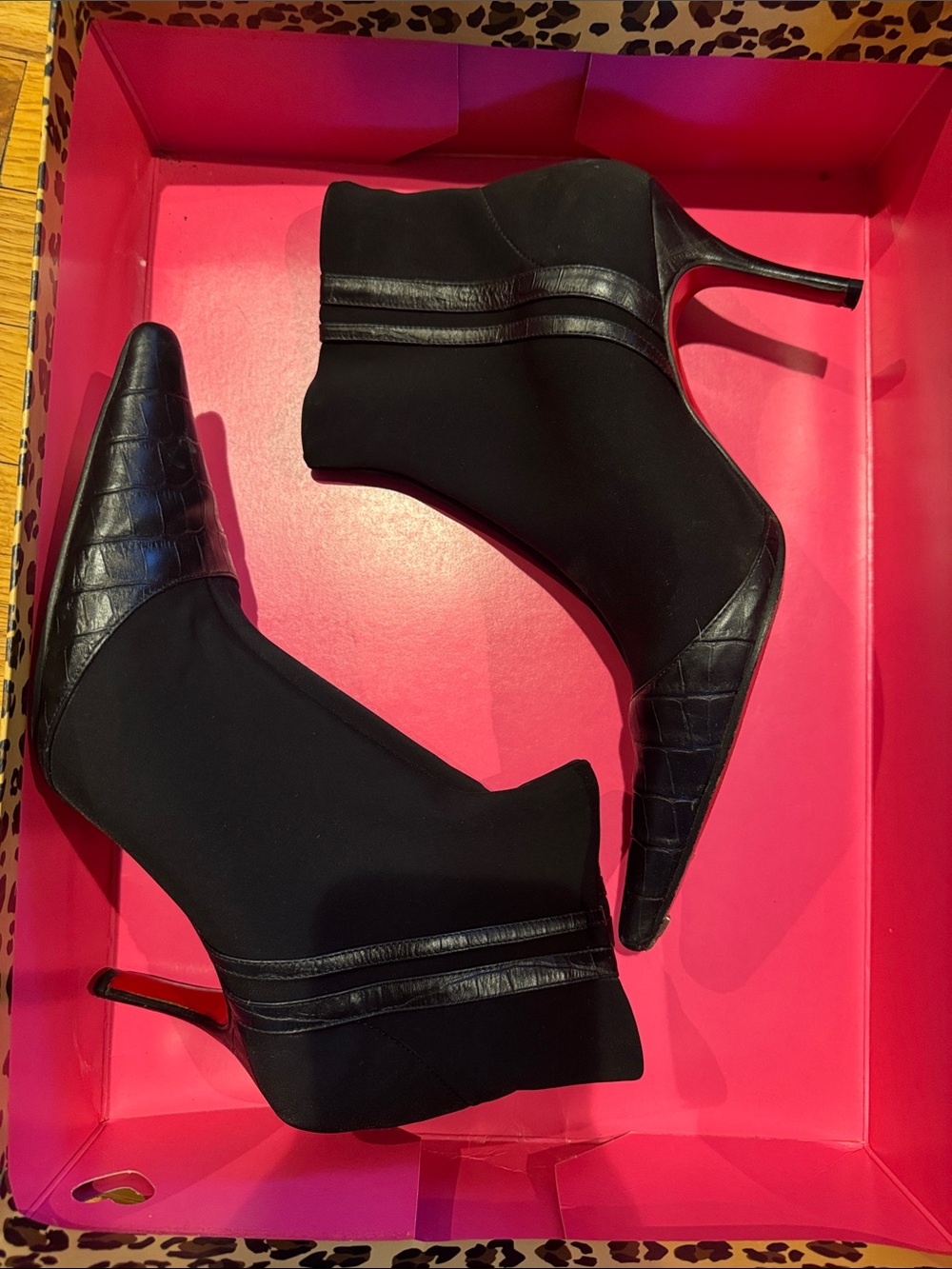 Vintage Cindy Says black croc texture pointed-toe ankle boots sz 10